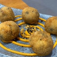  - CROQUETAS  DE SOBRASADA CON MIEL 4 UNIDADES 