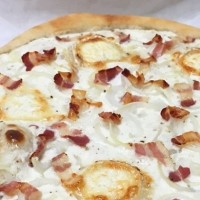 Masa fresca, tomate natural con salsa carbonara y bacon. - CARBONARA