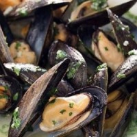 Mejillones de roca  MAHON. Abiertos al vapor con un toque de vino albariño. - MEJILLONES AL VAPOR
