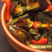 Mejillones de roca MAHON , siempre frescos con una salsa marinera hecha con pescado de roca y vino Albariño
 - MEJILLONES A LA MARINERA