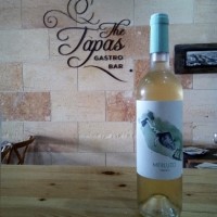 Frescura mediterránea
D.O: Menorca.
Varierad: moscatel, malvasia, chardonnay - MERLUZO MENORCA