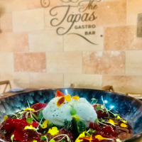 Ensalada de estofado de tomate, burrata con un toque toque de cítricos y albahaca - ESTOFADO DE TOMATE Y BURRATA