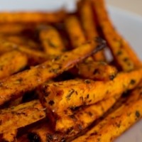 Bastones de boniato con nuestra salsa andaluza - PATATAS DE BONIATO