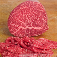 Carpaccio de Wagyu con lascas de queso de Mahon curado. Una carne con un marmolado excepcional. - CARPACCIO DE 100% WAGYU