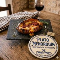 Boniato a la brasa,con sobrasada  e higos confitura
Producto de proximidad menorquin.
 - BONIATO A LA BRASA CON SOBRASADA Y CONFITURA DE HIGOS