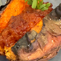 Boniato a la brasa,con sobrasada  e higos confitura
Producto de proximidad menorquin.
 - BONIATO A LA BRASA CON SOBRASADA Y CONFITURA DE HIGOS